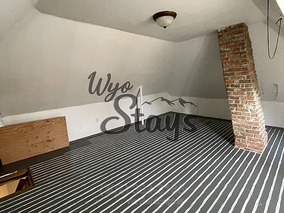 4th image of 625 Lewis St #B