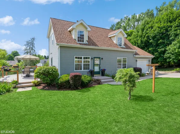 561 Park Ave, Twin Lakes, WI 53181