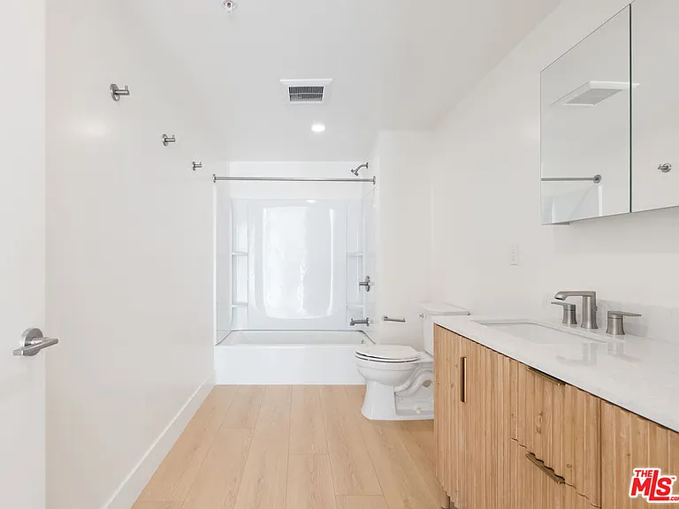 8561 Belmont St #6 — Photo 9