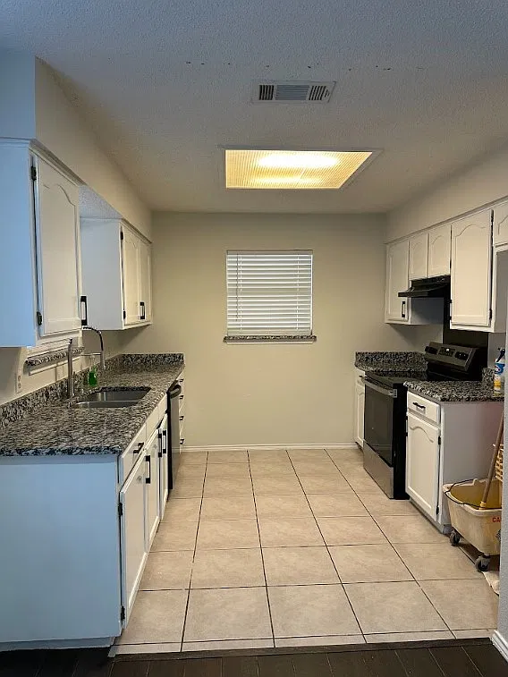 3 bed, 1292 sqft, $1,950 — Photo 3