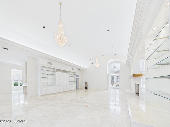 4th image of 327 Beverly Dr