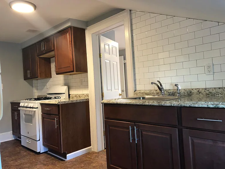 18 Washington St #3 — Photo 3