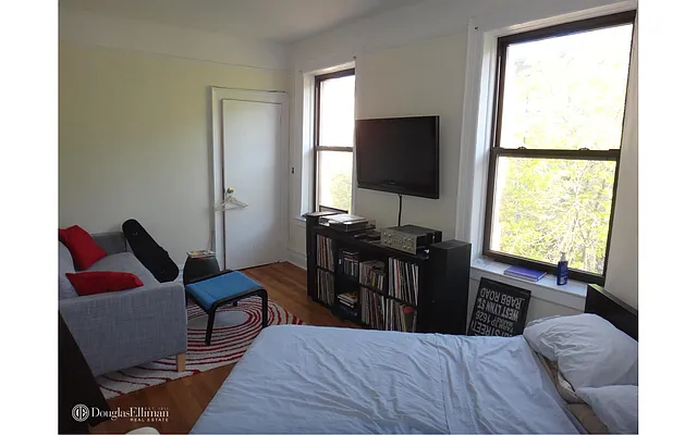 Rented by Douglas Elliman | media 15