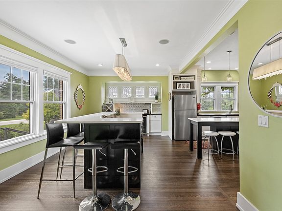 4th image of 2144 Grande Ave SE