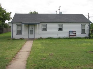 406 Iron St, Victoria, KS 67671