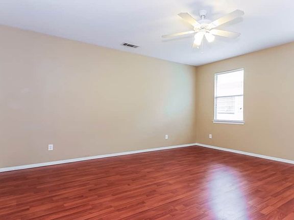 5th image of 1629 Cambridge Dr