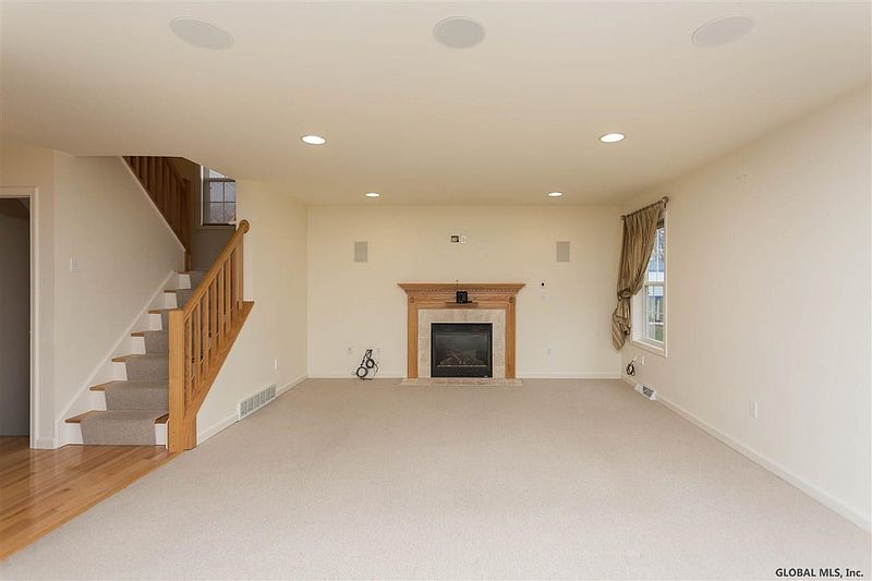 2nd image of 16 FOXGLOVE Way