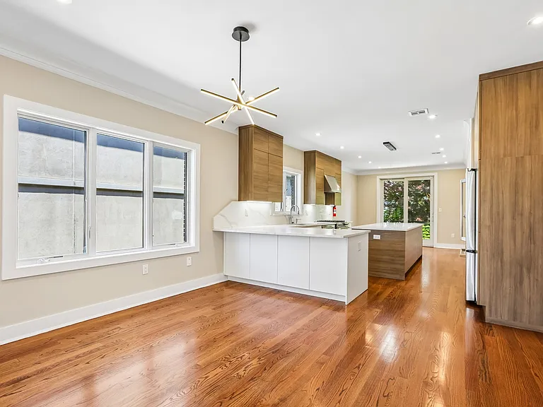 211 Warwick Ave #1 — Photo 37