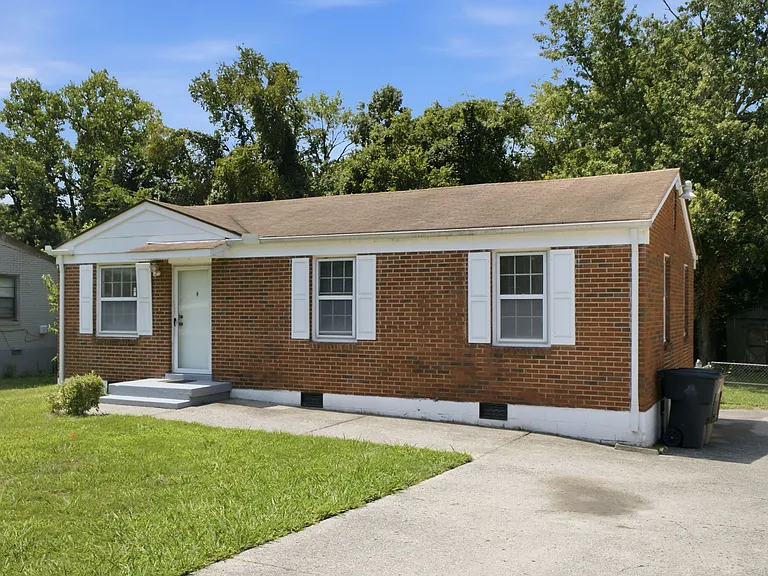 713 Elissa Dr — Photo 3