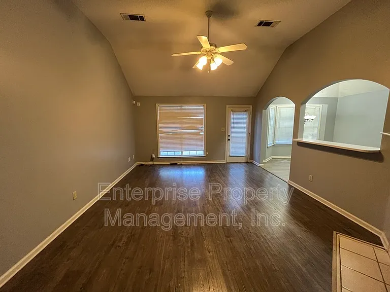 6986 Parkbrook Ln — Photo 9