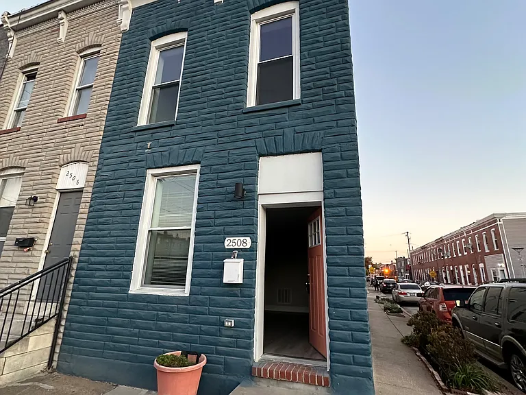 2508 E Madison St — Photo 1
