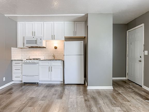 4th image of 1015 N 47th Ave APT 8