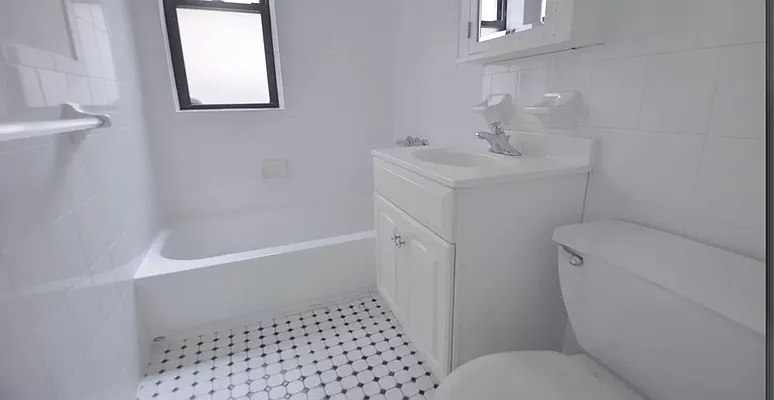 Rented by Manhattan Realty Group | media 4