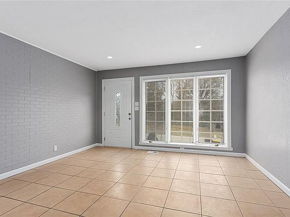 3rd image of 4211 E 54th St