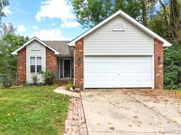 55 Brenda St, Glen Carbon, IL 62034