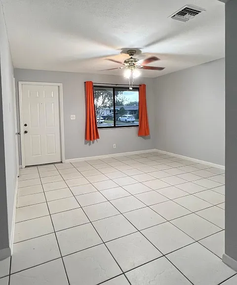 5048 SW 92nd Ter — Photo 2