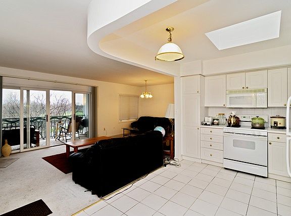 5th image of 740 Creekside Dr