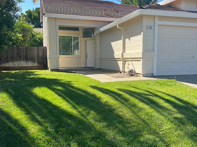 525 Wicklow Dr — Photo 1