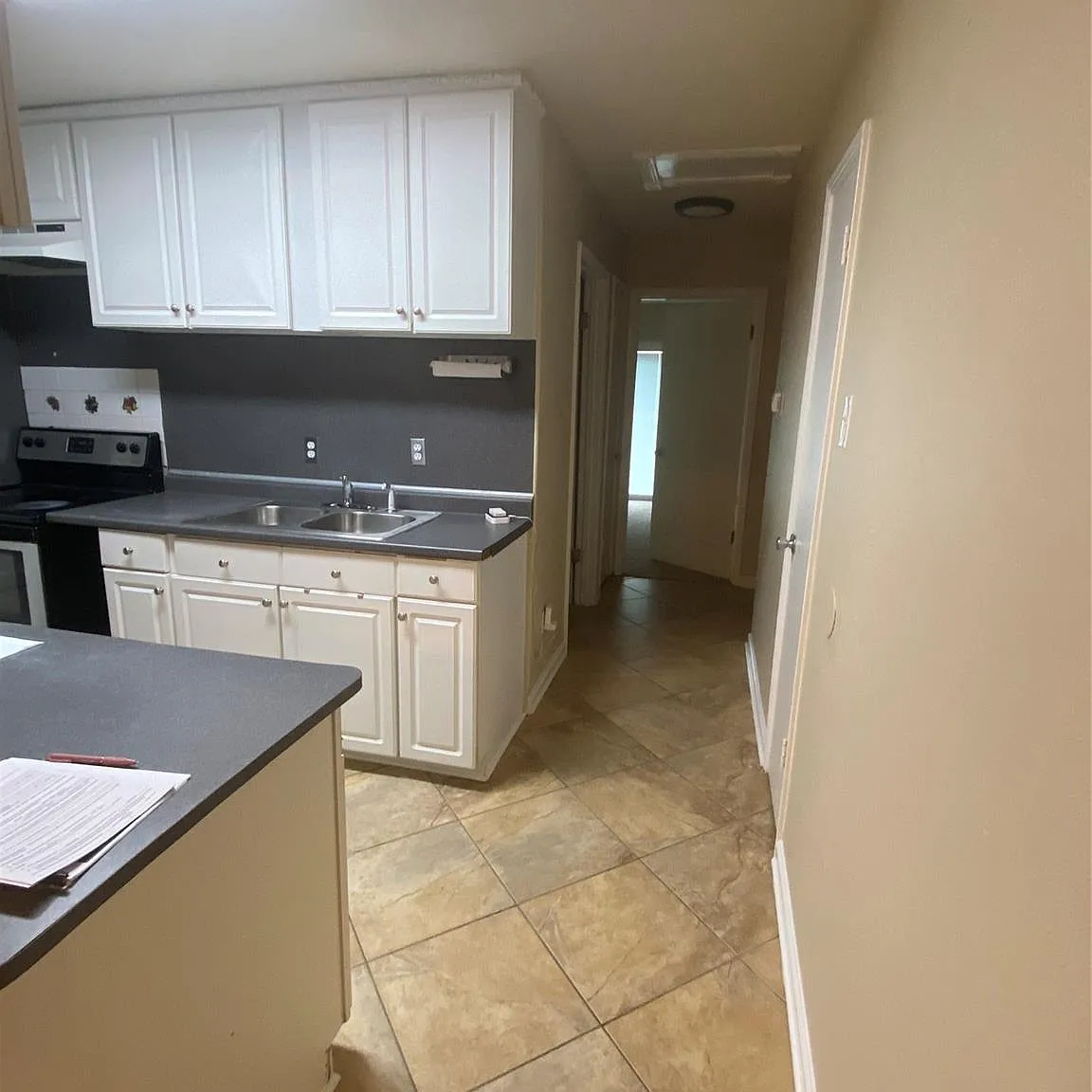 3 bed, 1.0 bath, 1092 sqft, $1,400 — Photo 3