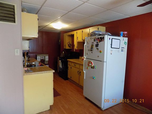 3rd image of 407 Fleming St S