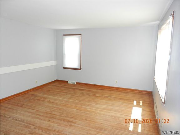 4th image of 133 Miller Ave
