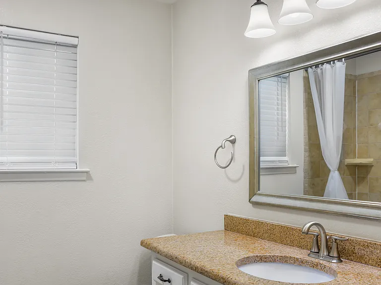 613 Overland Trl — Photo 33