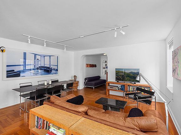 2nd image of 165 W 20th St APT 5G