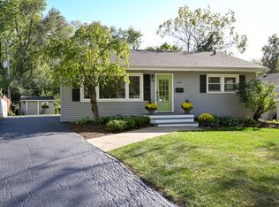 243 Hillside Ave, Glen Ellyn, IL 60137