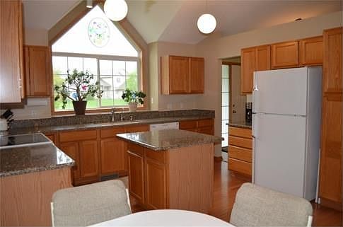 It's impossible to keep the sunshine out with these gorgeous windows!