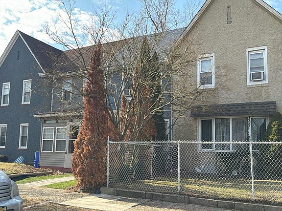 2nd image of 407 Paris Ave