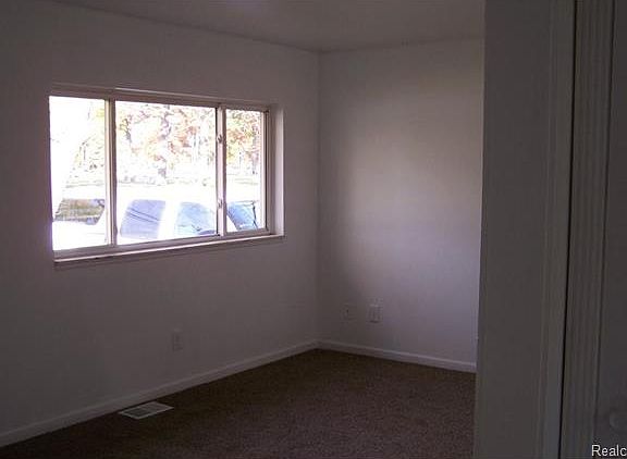 5th image of 1204 Holland Ave