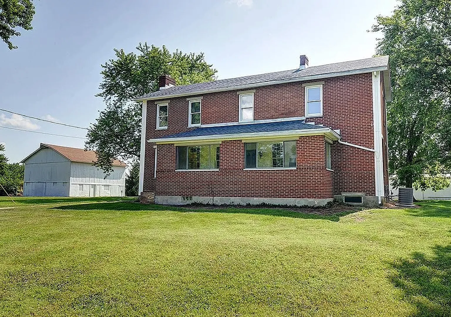 Renovated Farmhouse on Over 2 Acres Waynesville Schools — Photo 3