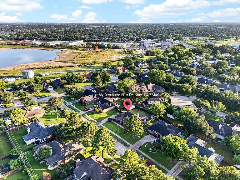 18610 Autumn Hills Dr — Photo 41