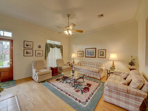 2nd image of 712 Burlington Cir
