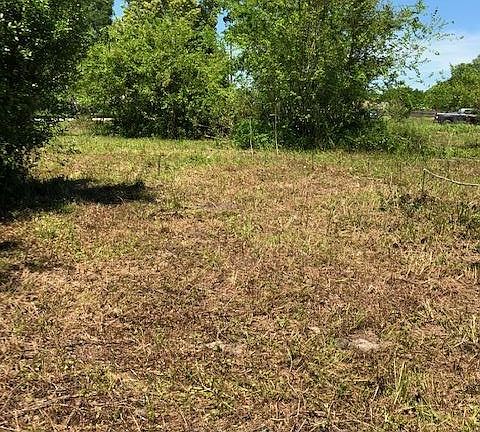 3rd image of 960 Hillebrandt Acres