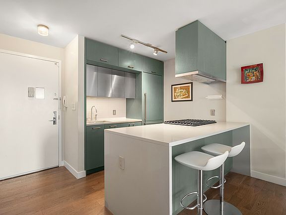 3rd image of 225 Rector Pl APT 4H
