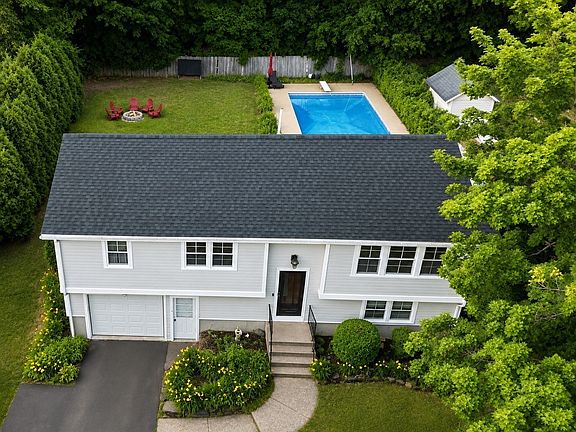 2nd image of 23 Phelps St