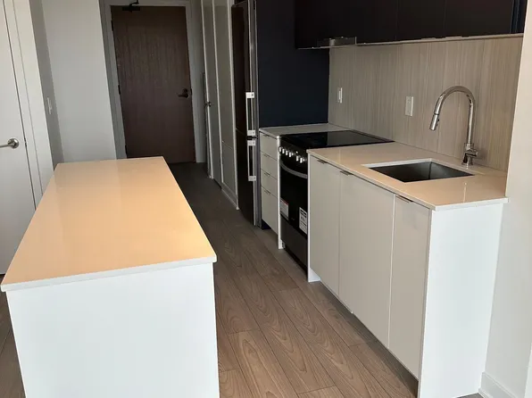 8 Tippett Rd #1402, Toronto, ON M3H 0E7