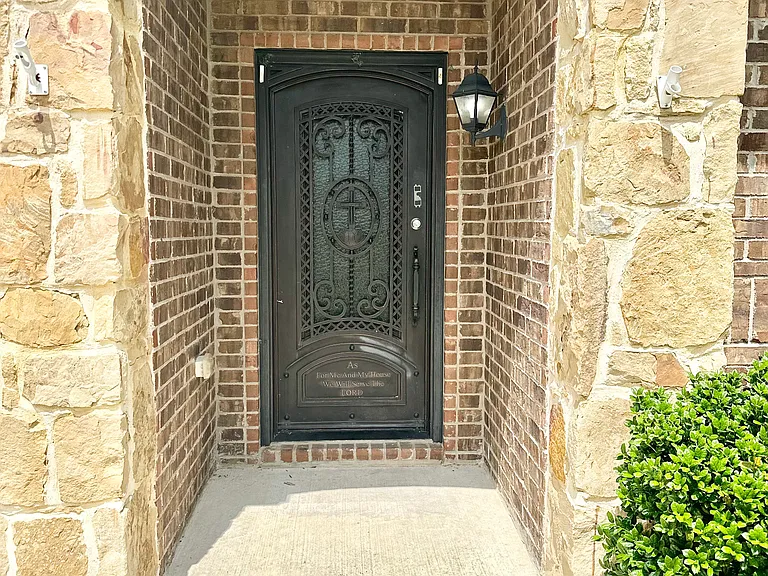 331 Elam Dr — Photo 3