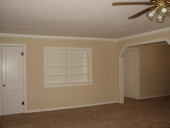 3rd image of 1311 Oak Knoll Dr
