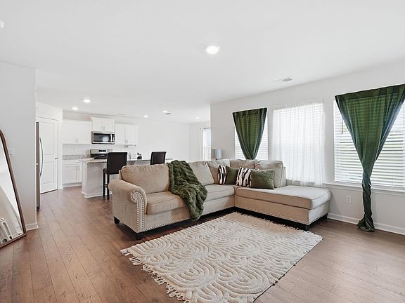 4th image of 1313 Duffers Ln