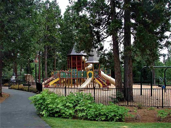 5th image of 105 Foxhead Dr