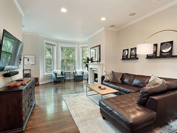 2nd image of 2230 N Kenmore Ave #2