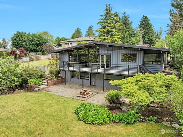 18833 1st Place SW, Normandy Park, WA 98166