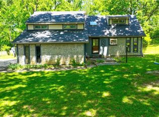 8406 NW 62nd Ter, Parkville, MO 64152