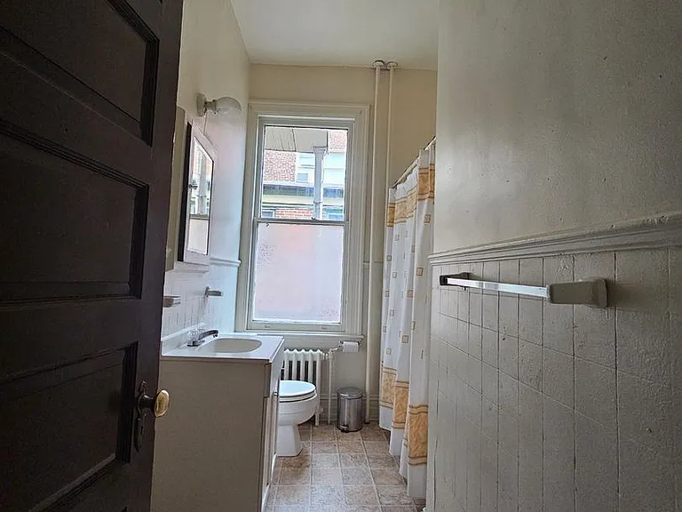 152 E Philadelphia St — Photo 13
