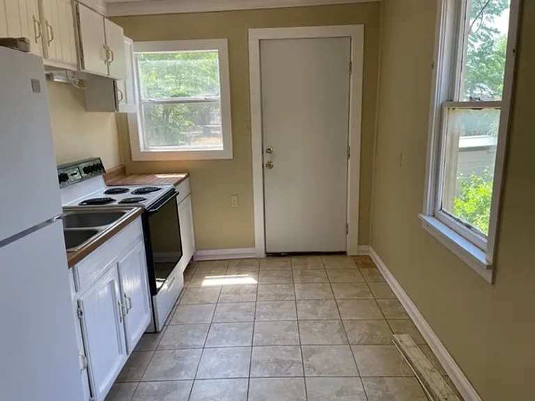 1726 Marshall St — Photo 5