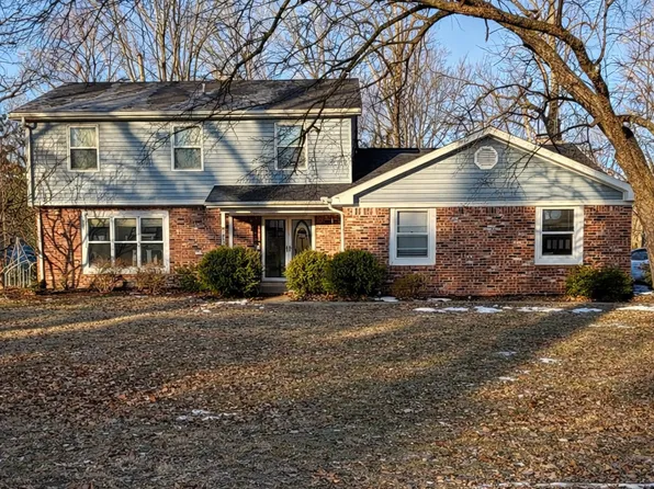 1812 E Crystal Creek Dr, Terre Haute, IN 47802