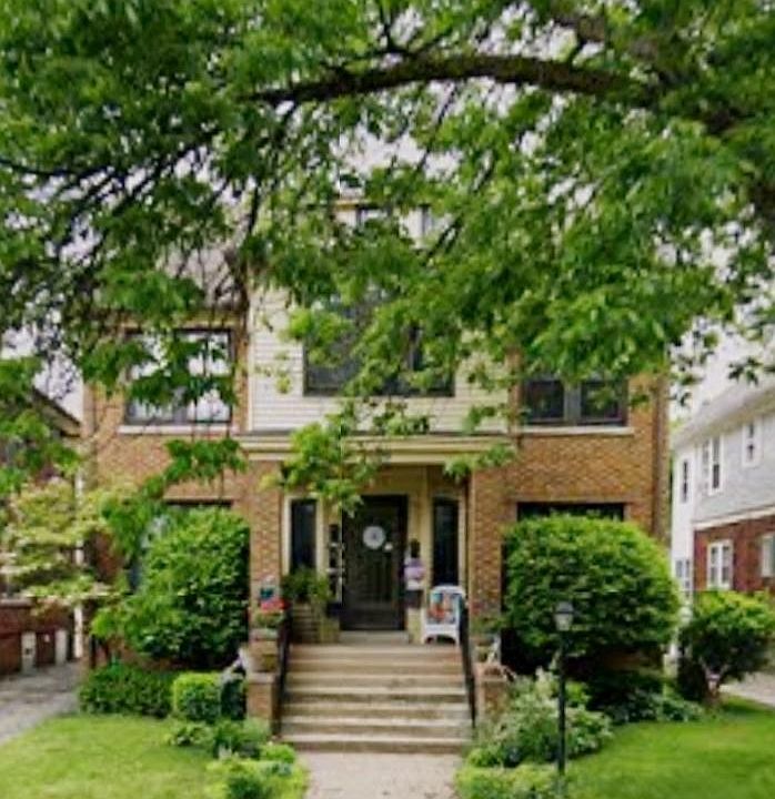 1129 Beaconsfield