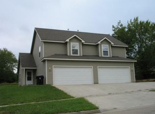 1033 SW 32nd St, Topeka, KS 66611